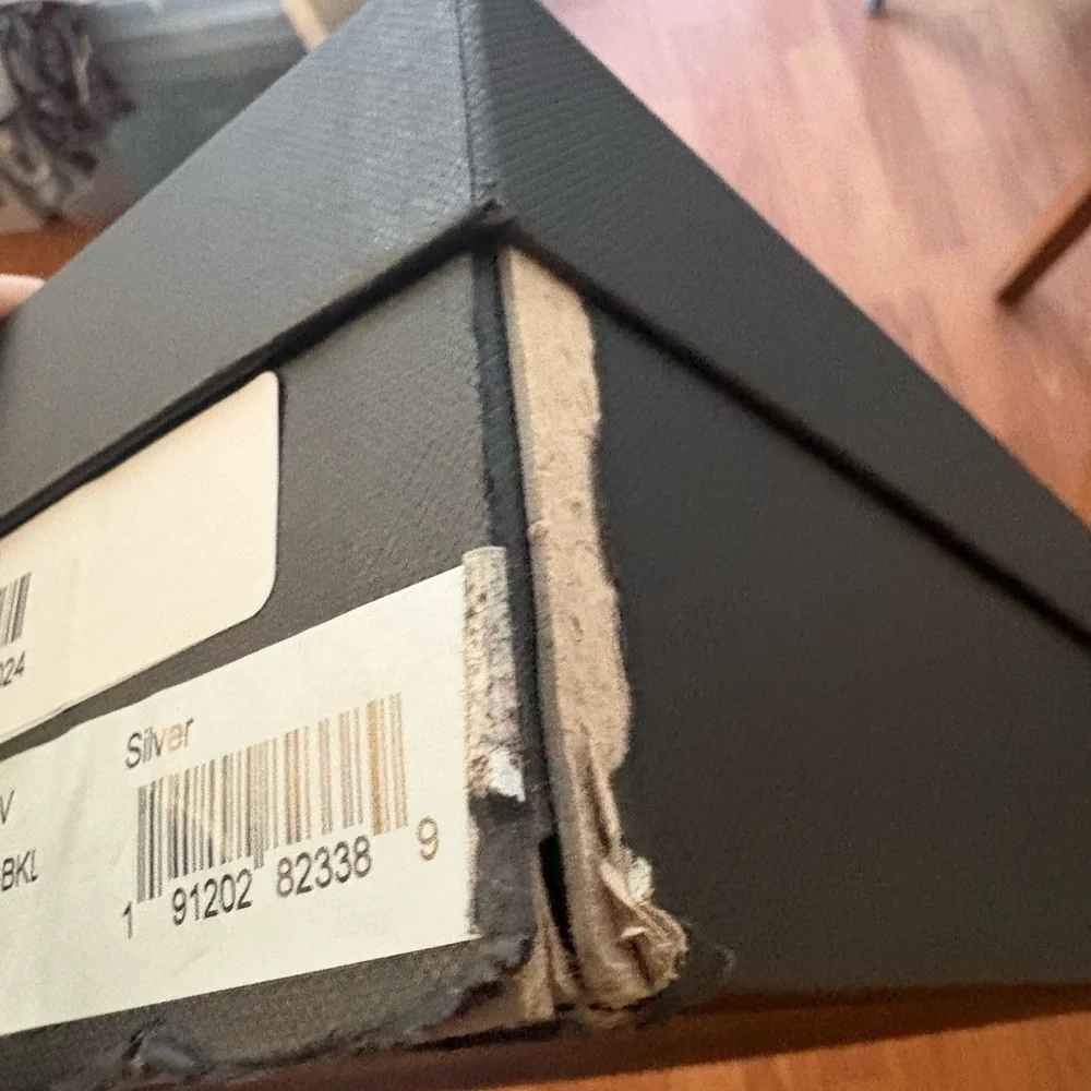 NIB Coach stunning silver heels with signature buckle - Picture 12 of 13
